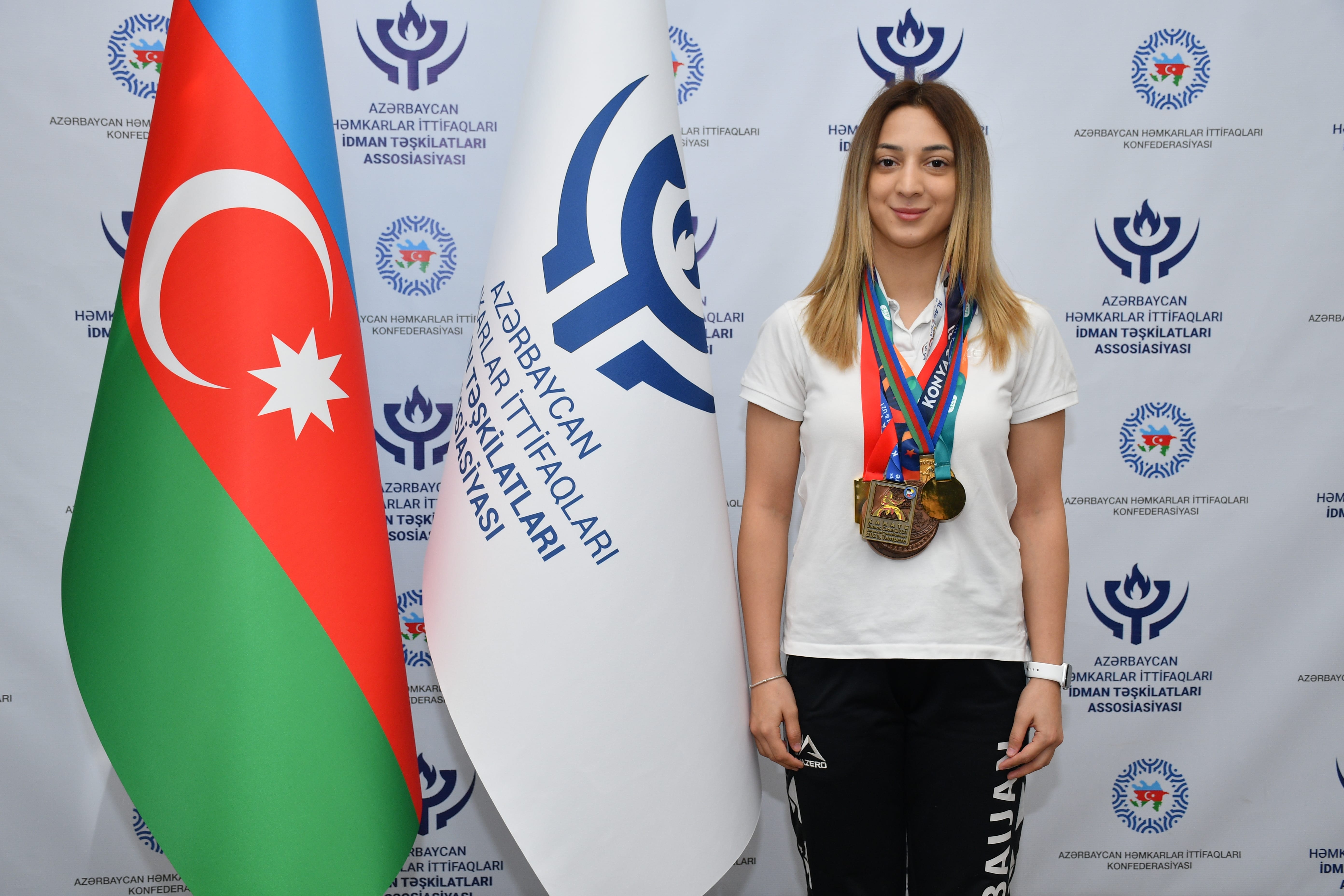 Mədinə Sadıqova - [object Object]